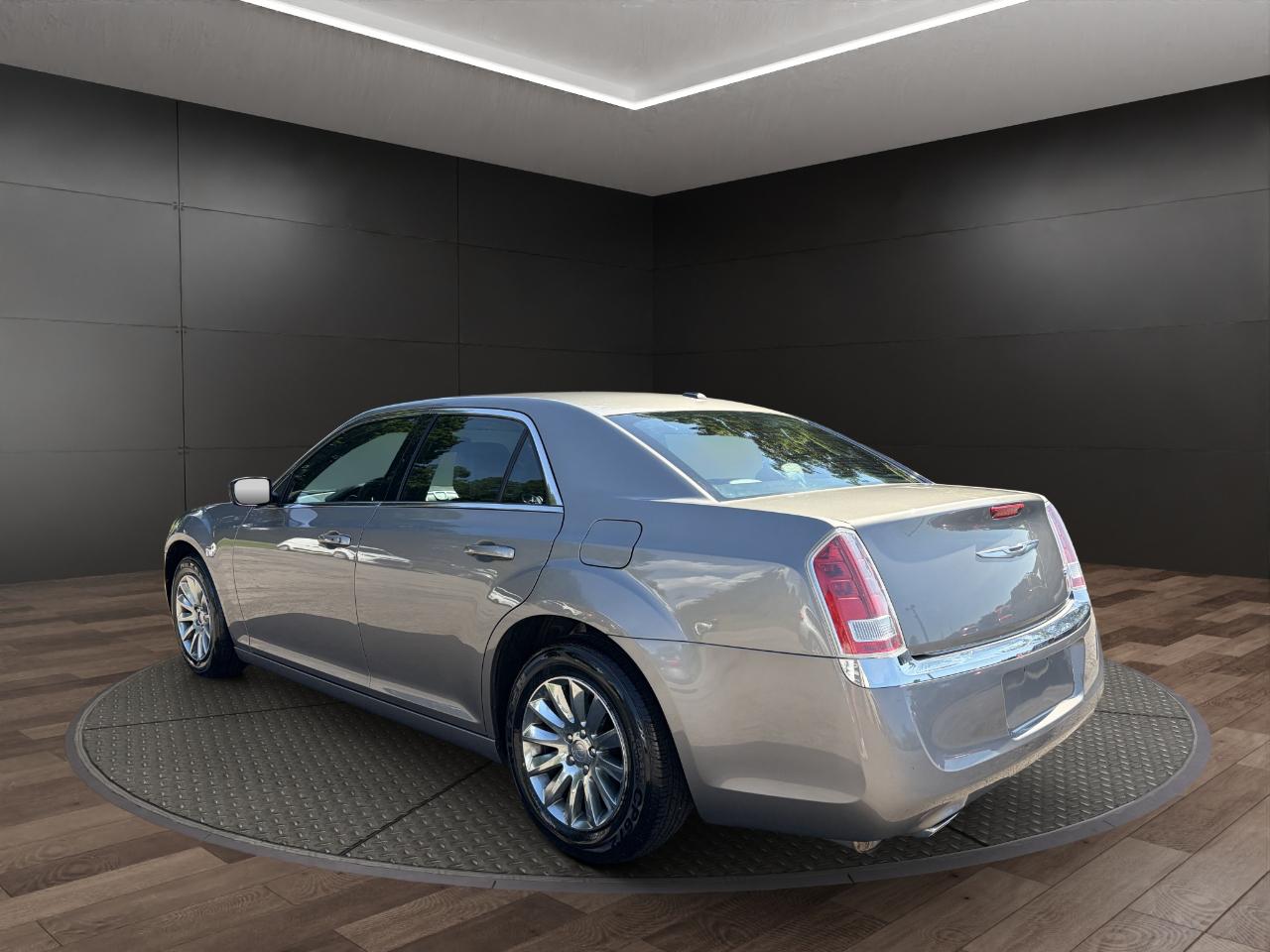 Chrysler 300 4dr Sdn RWD 2014