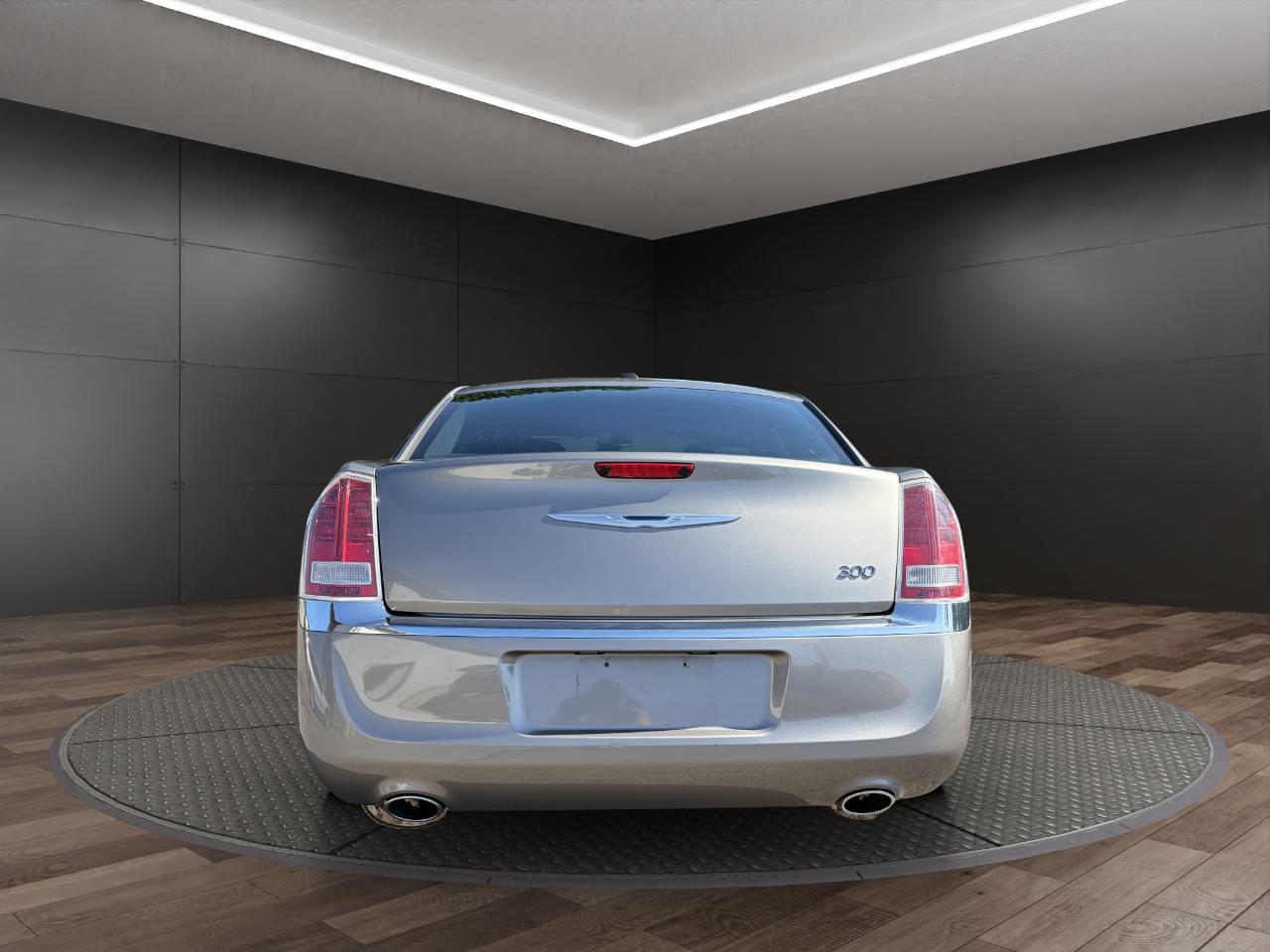 Chrysler 300 4dr Sdn RWD 2014