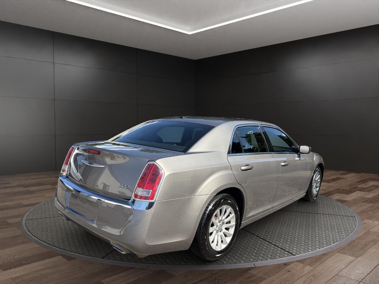 Chrysler 300 4dr Sdn RWD 2014