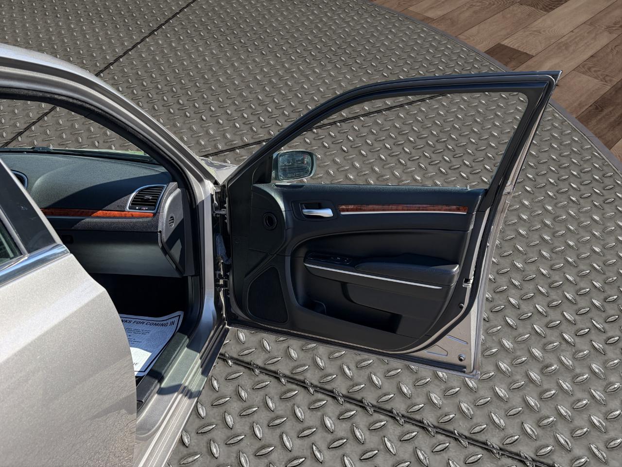 Chrysler 300 4dr Sdn RWD 2014