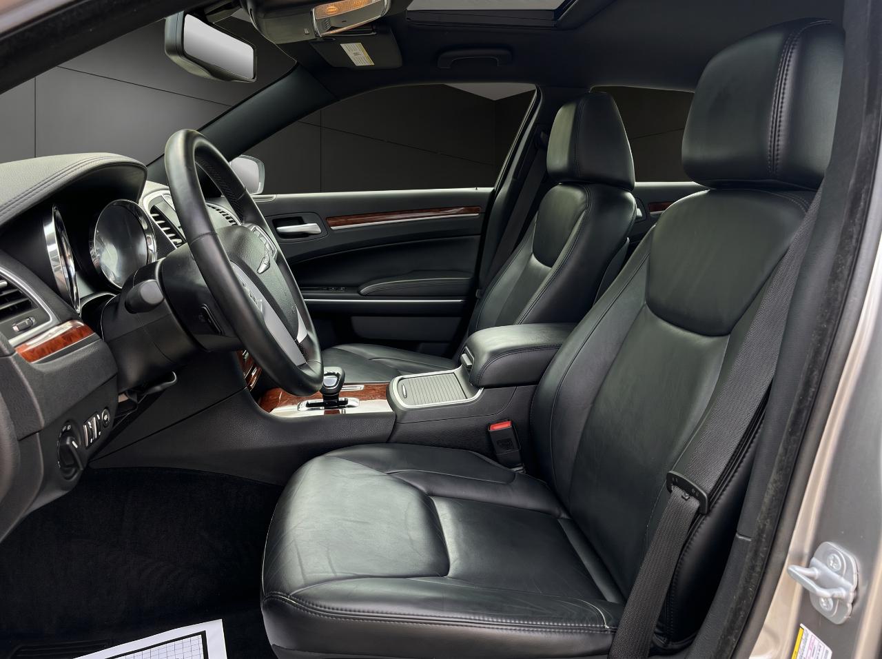 Chrysler 300 4dr Sdn RWD 2014
