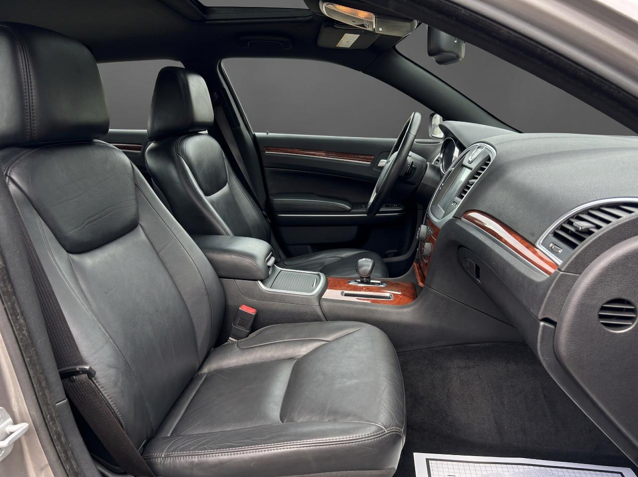 Chrysler 300 4dr Sdn RWD 2014