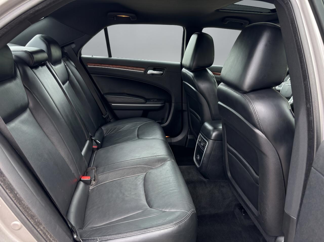 Chrysler 300 4dr Sdn RWD 2014