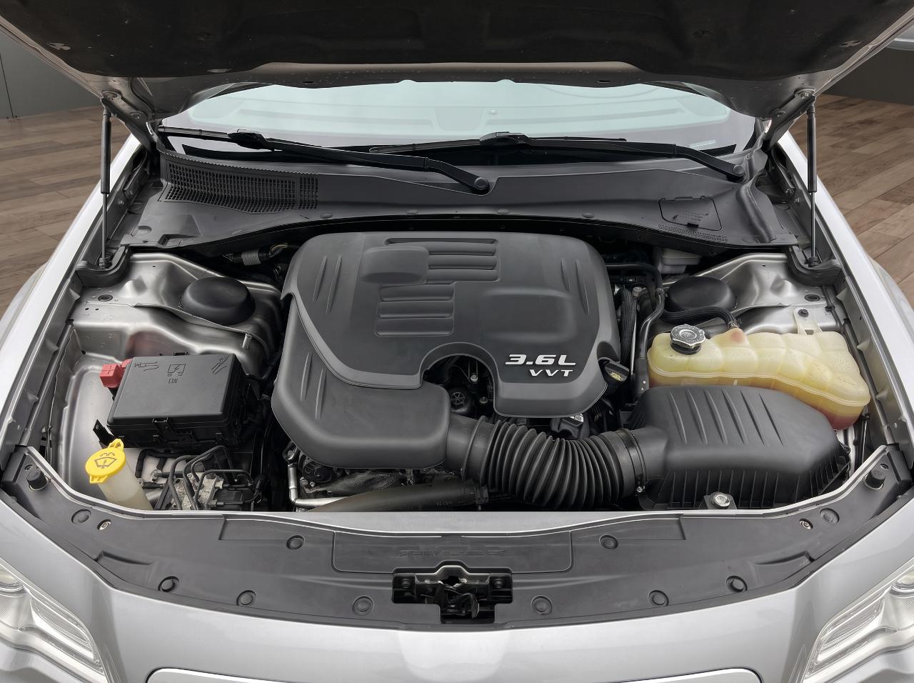 Chrysler 300 4dr Sdn RWD 2014