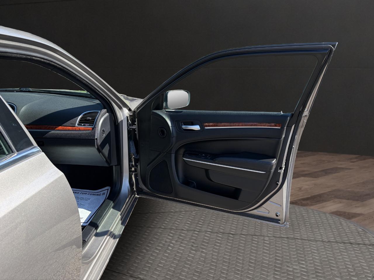 Chrysler 300 4dr Sdn RWD 2014