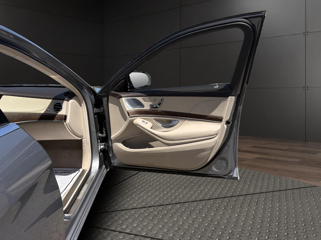 Mercedes-Benz S-Class 4dr Sdn S 550 4MATIC 2015
