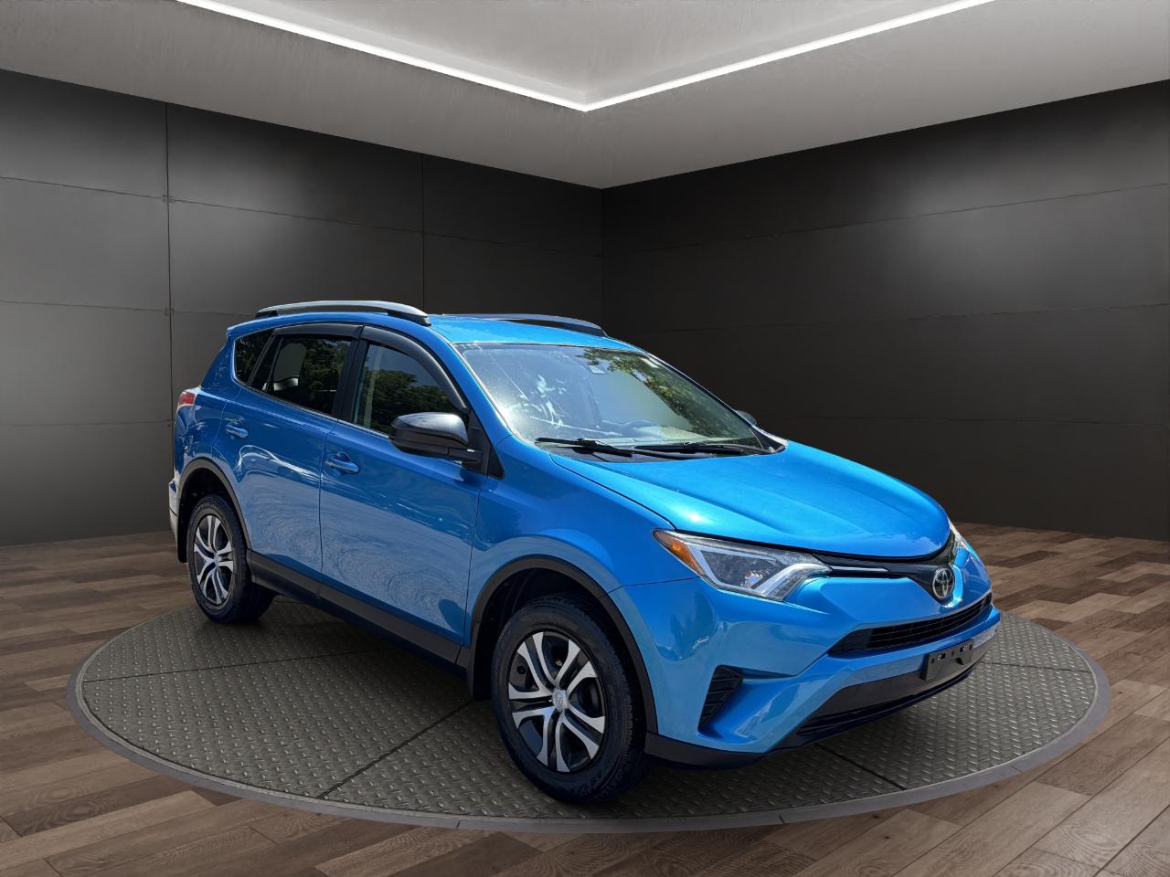 Toyota RAV4 LE AWD (Natl) 2018