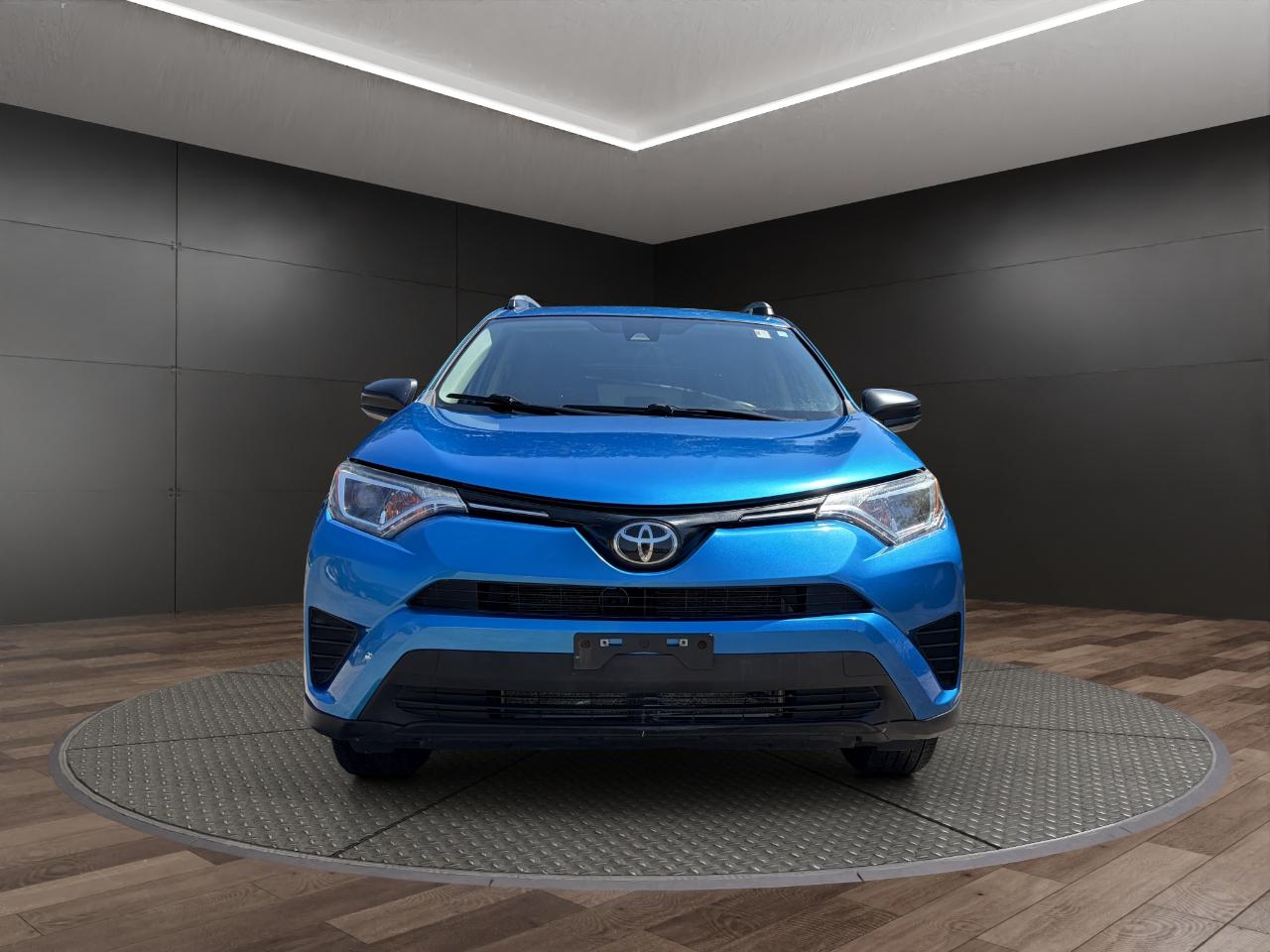 Toyota RAV4 LE AWD (Natl) 2018