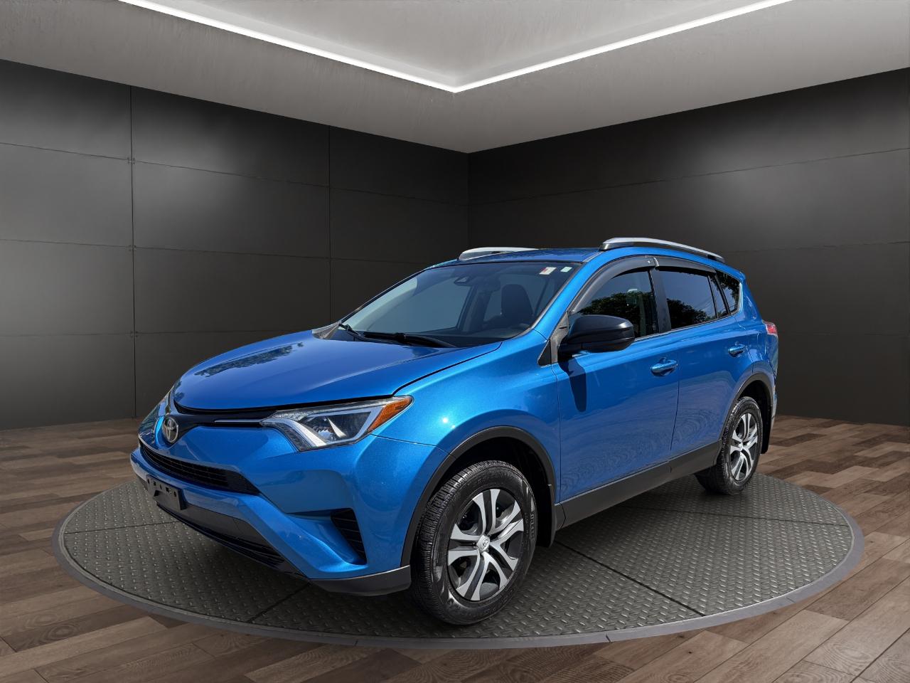 Toyota RAV4 LE AWD (Natl) 2018