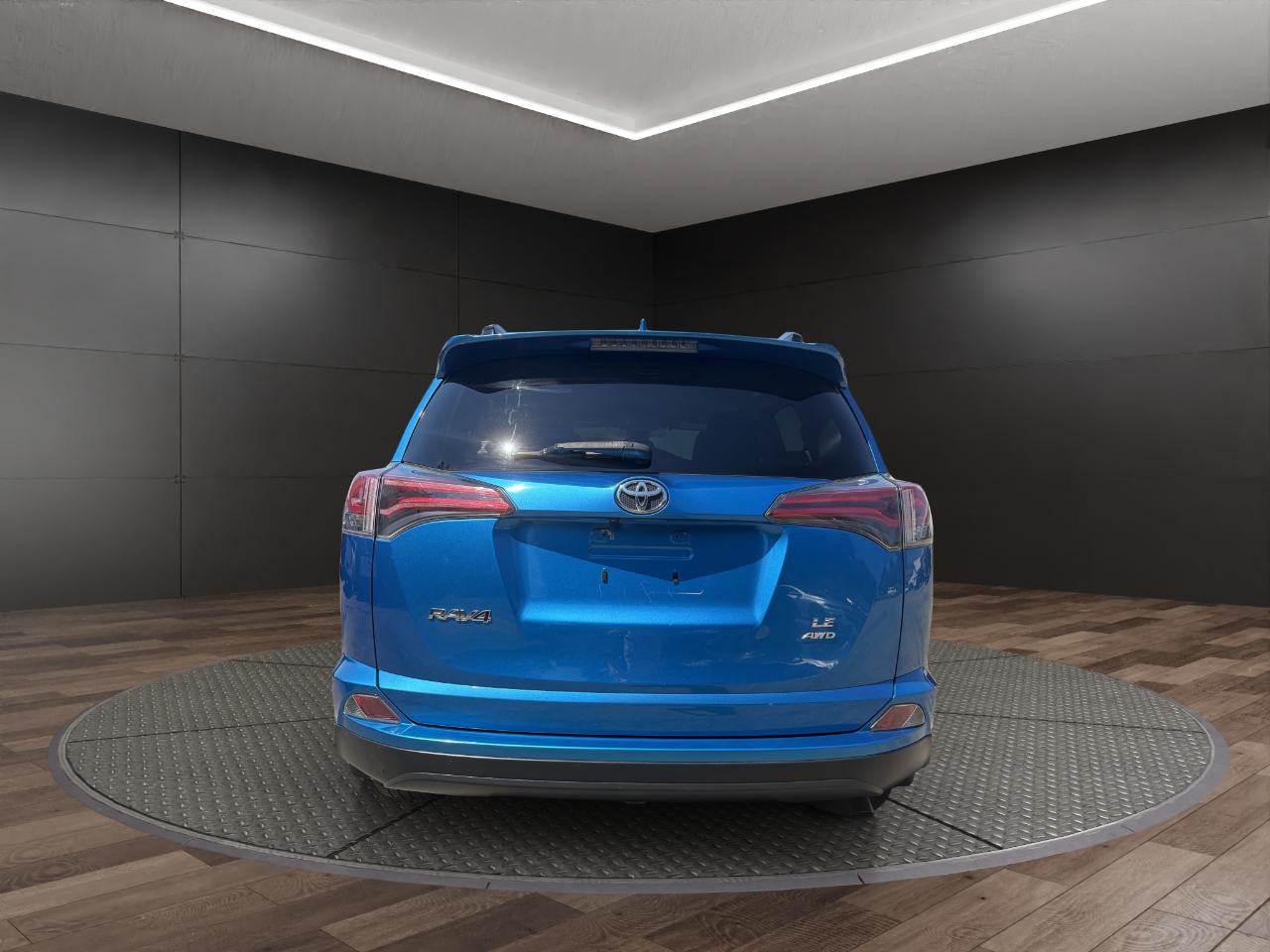 Toyota RAV4 LE AWD (Natl) 2018