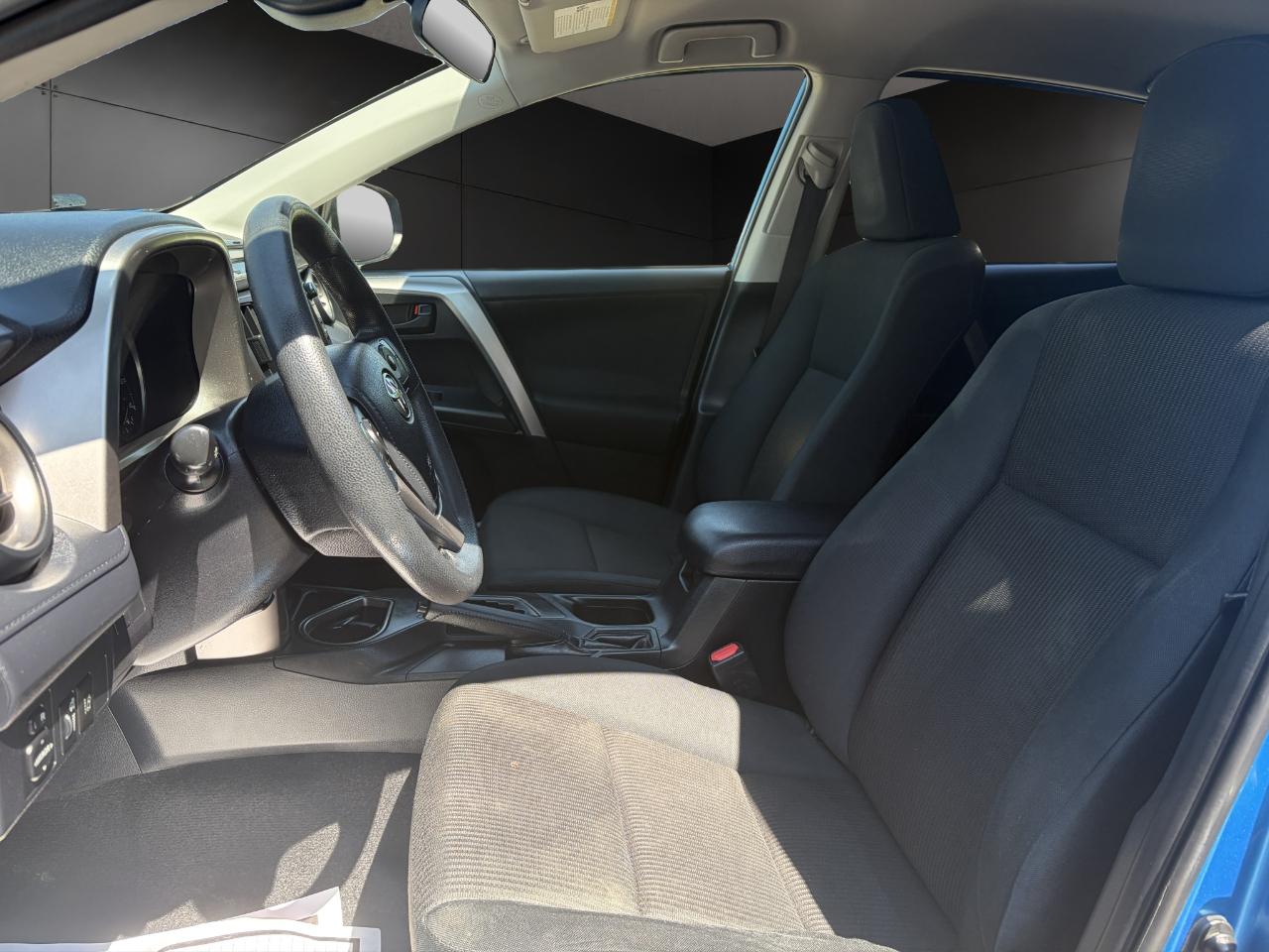 Toyota RAV4 LE AWD (Natl) 2018