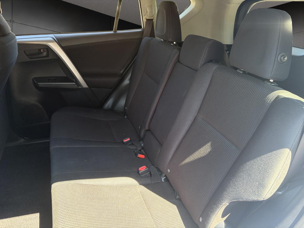 Toyota RAV4 LE AWD (Natl) 2018