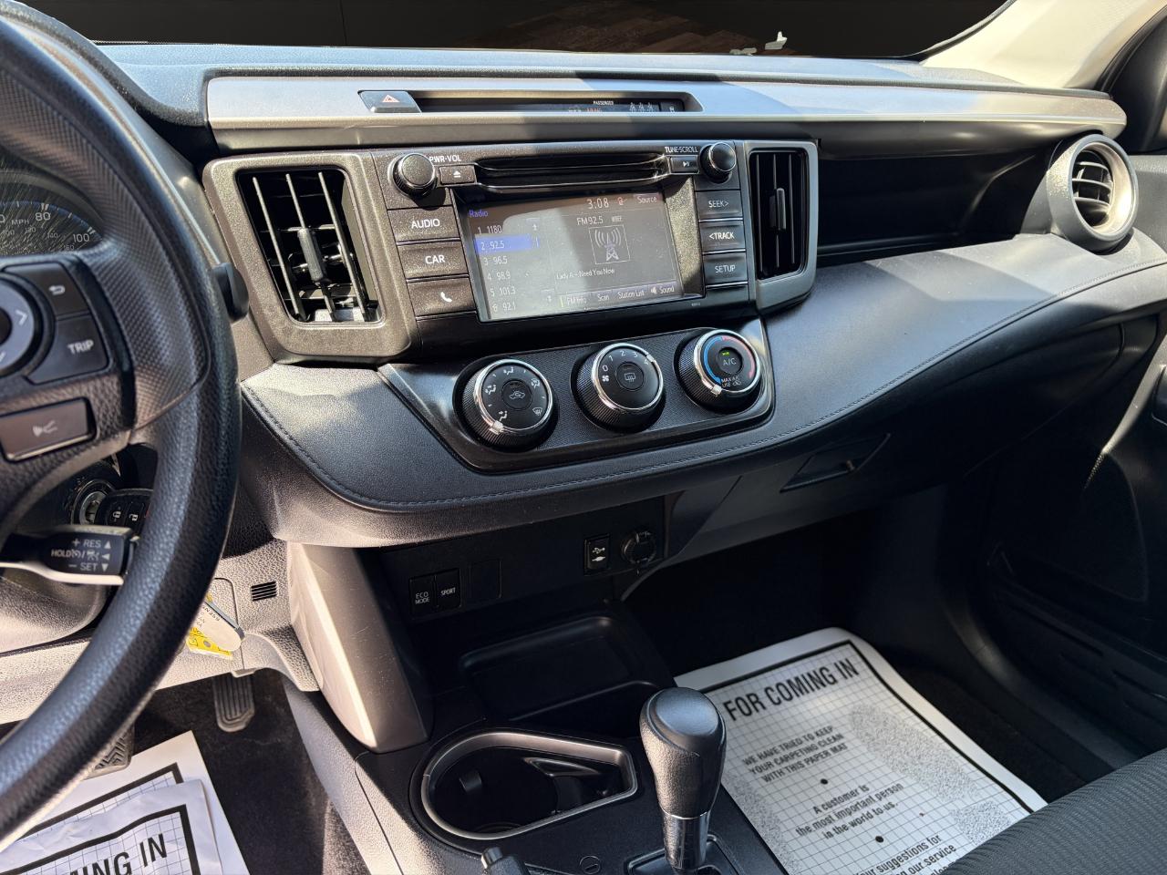 Toyota RAV4 LE AWD (Natl) 2018