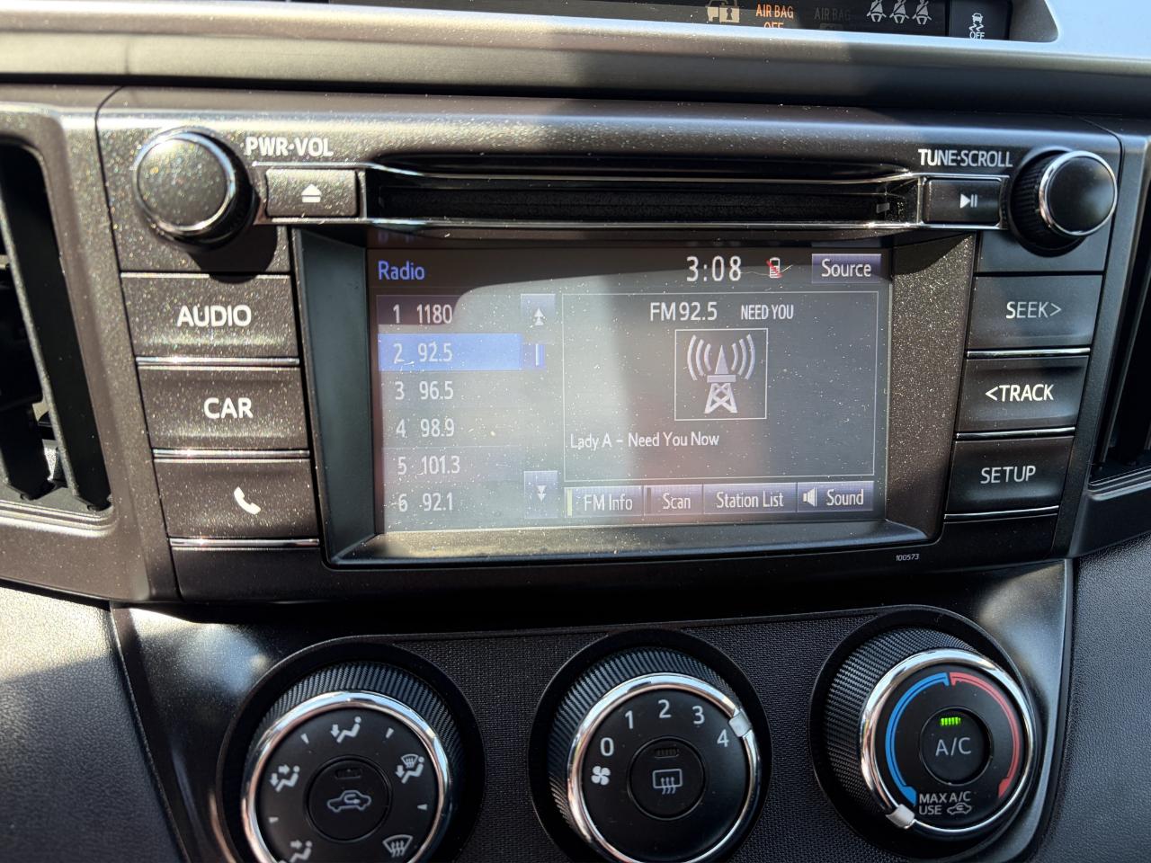 Toyota RAV4 LE AWD (Natl) 2018