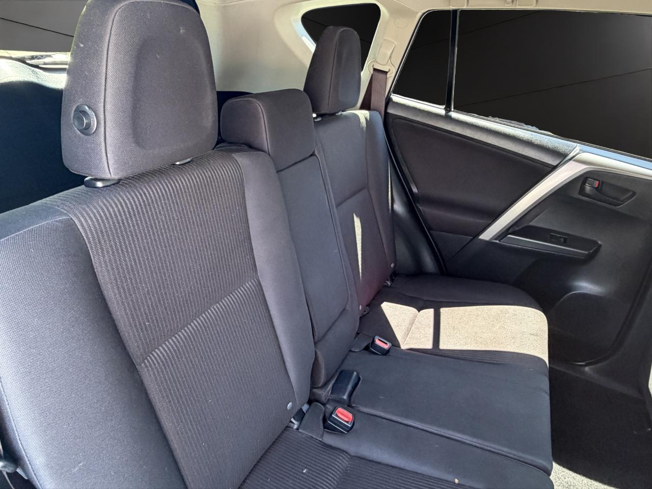 Toyota RAV4 LE AWD (Natl) 2018