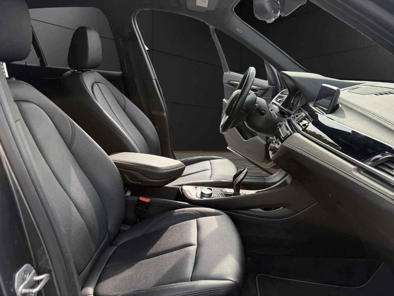 BMW X1 xDrive28i Sports Activity Vehicle 2021