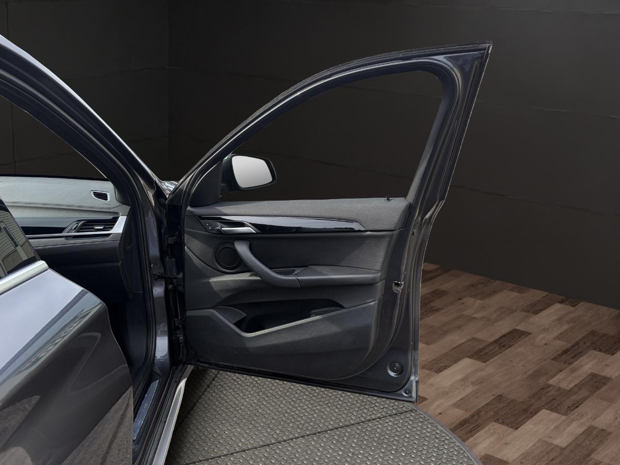 BMW X1 xDrive28i Sports Activity Vehicle 2021