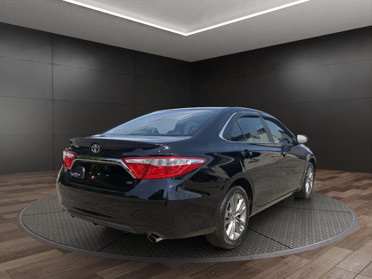Toyota Camry XLE Auto (Natl) 2017