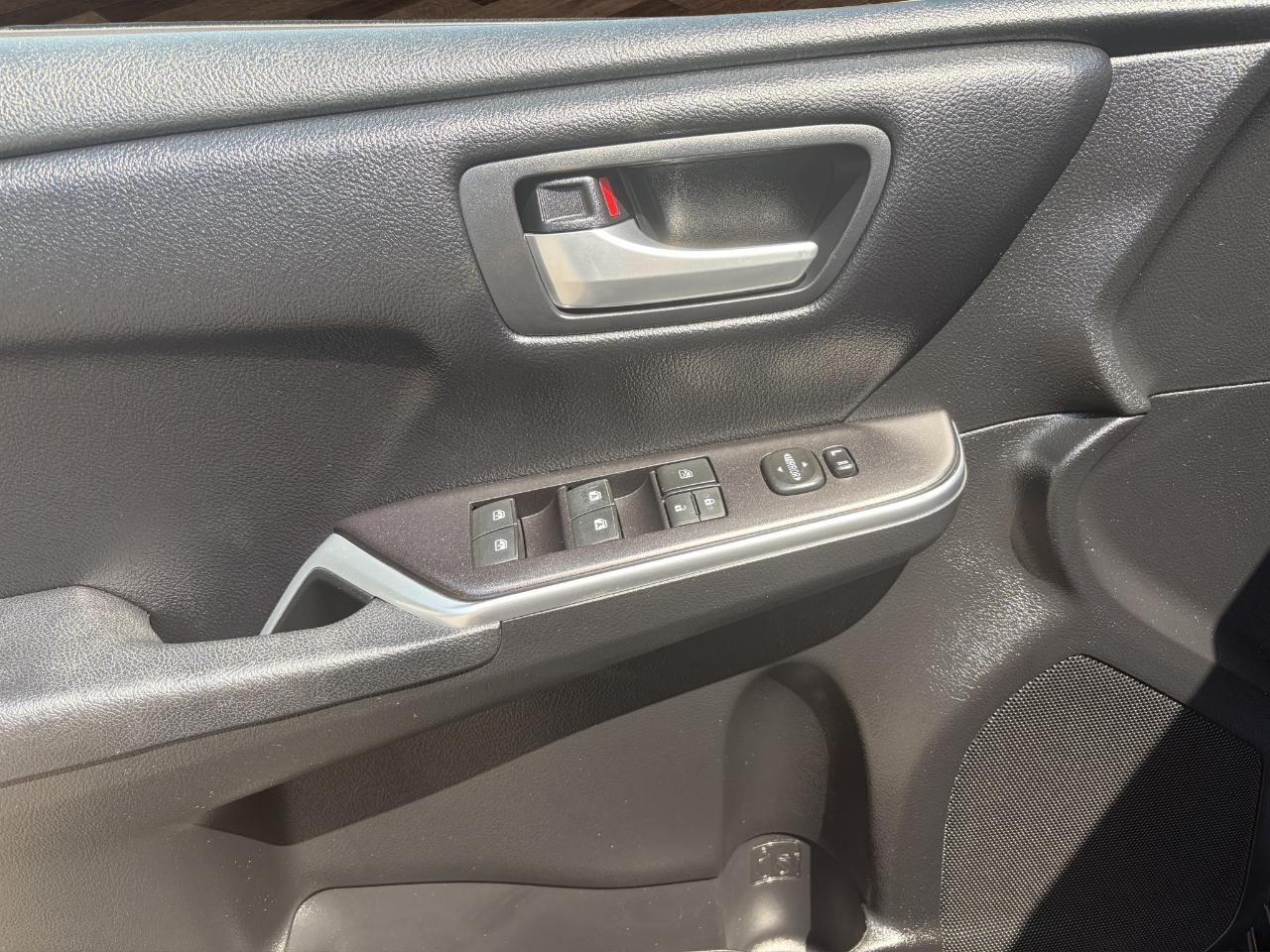 Toyota Camry XLE Auto (Natl) 2017