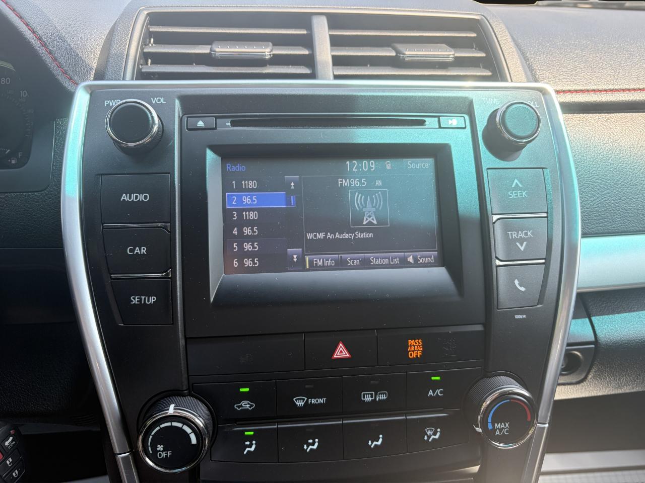 Toyota Camry XLE Auto (Natl) 2017