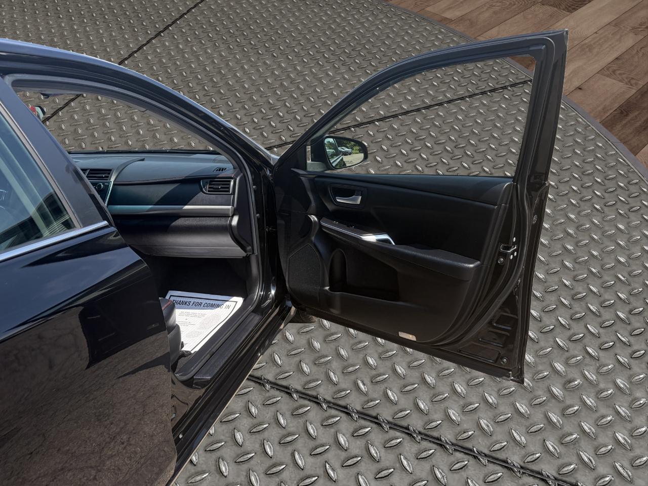 Toyota Camry XLE Auto (Natl) 2017