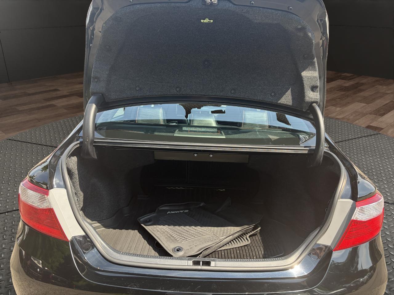 Toyota Camry XLE Auto (Natl) 2017