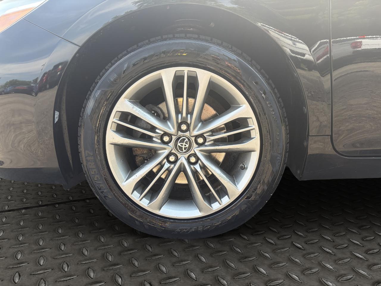 Toyota Camry XLE Auto (Natl) 2017