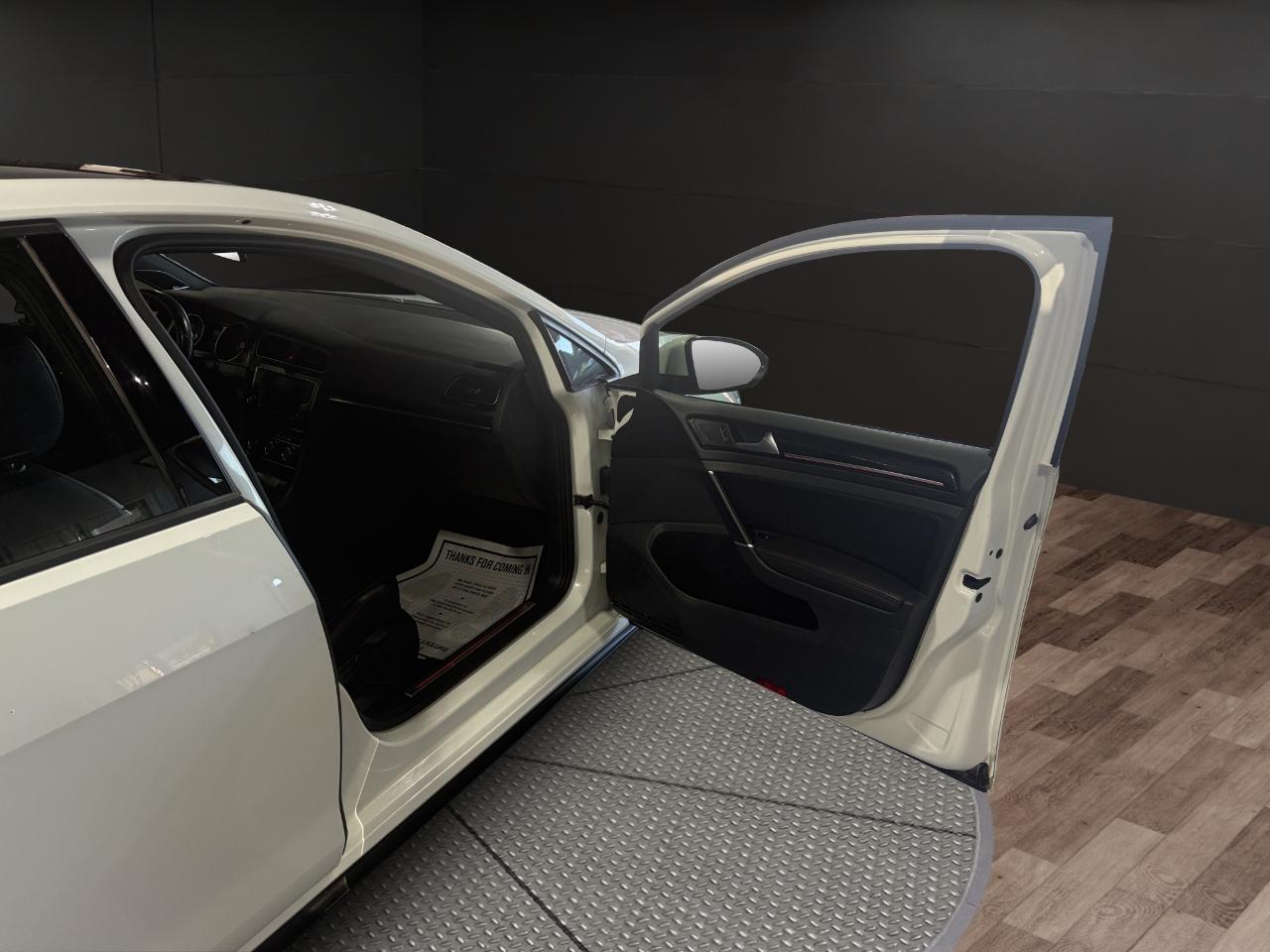 Volkswagen Golf GTI 2.0T 4-Door Autobahn DSG 2017
