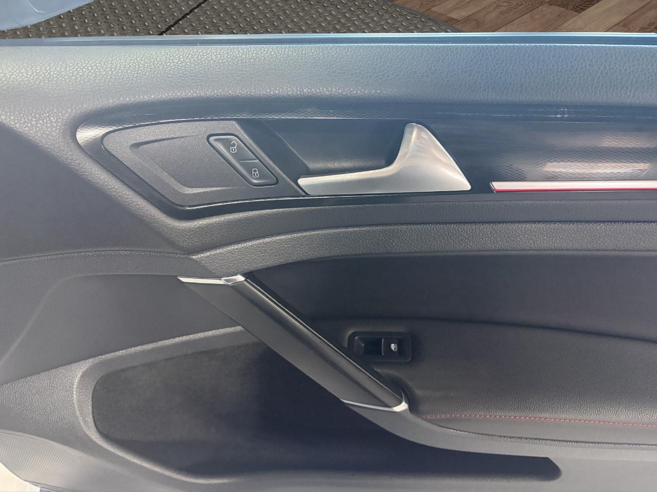 Volkswagen Golf GTI 2.0T 4-Door Autobahn DSG 2017