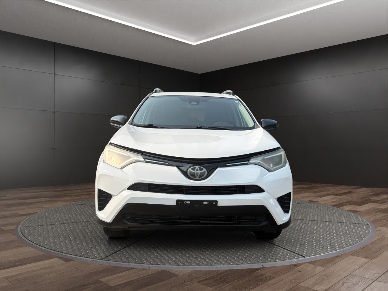 Toyota RAV4 LE AWD (Natl) 2017