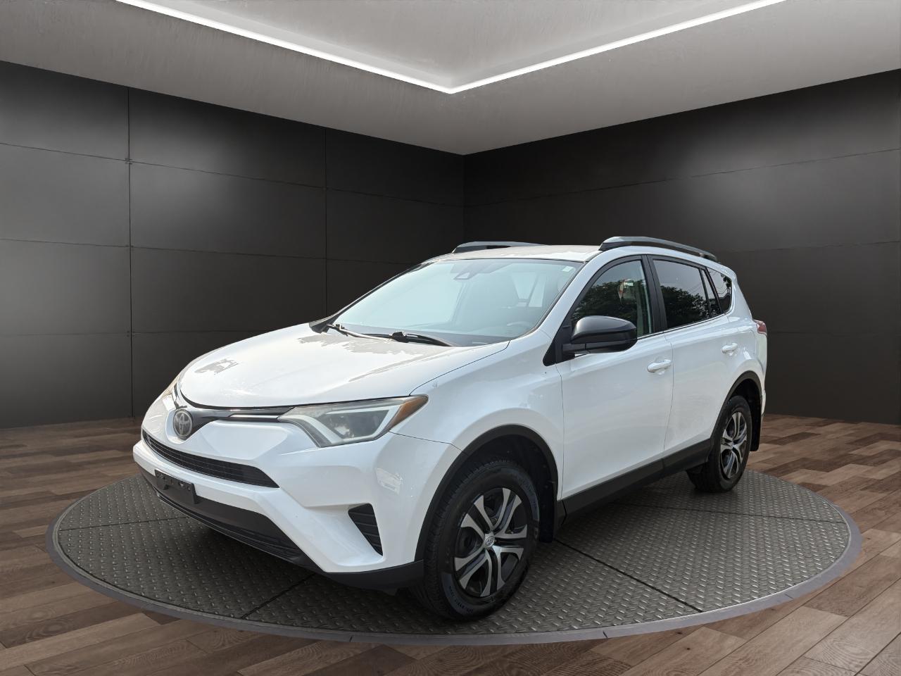 Toyota RAV4 LE AWD (Natl) 2017