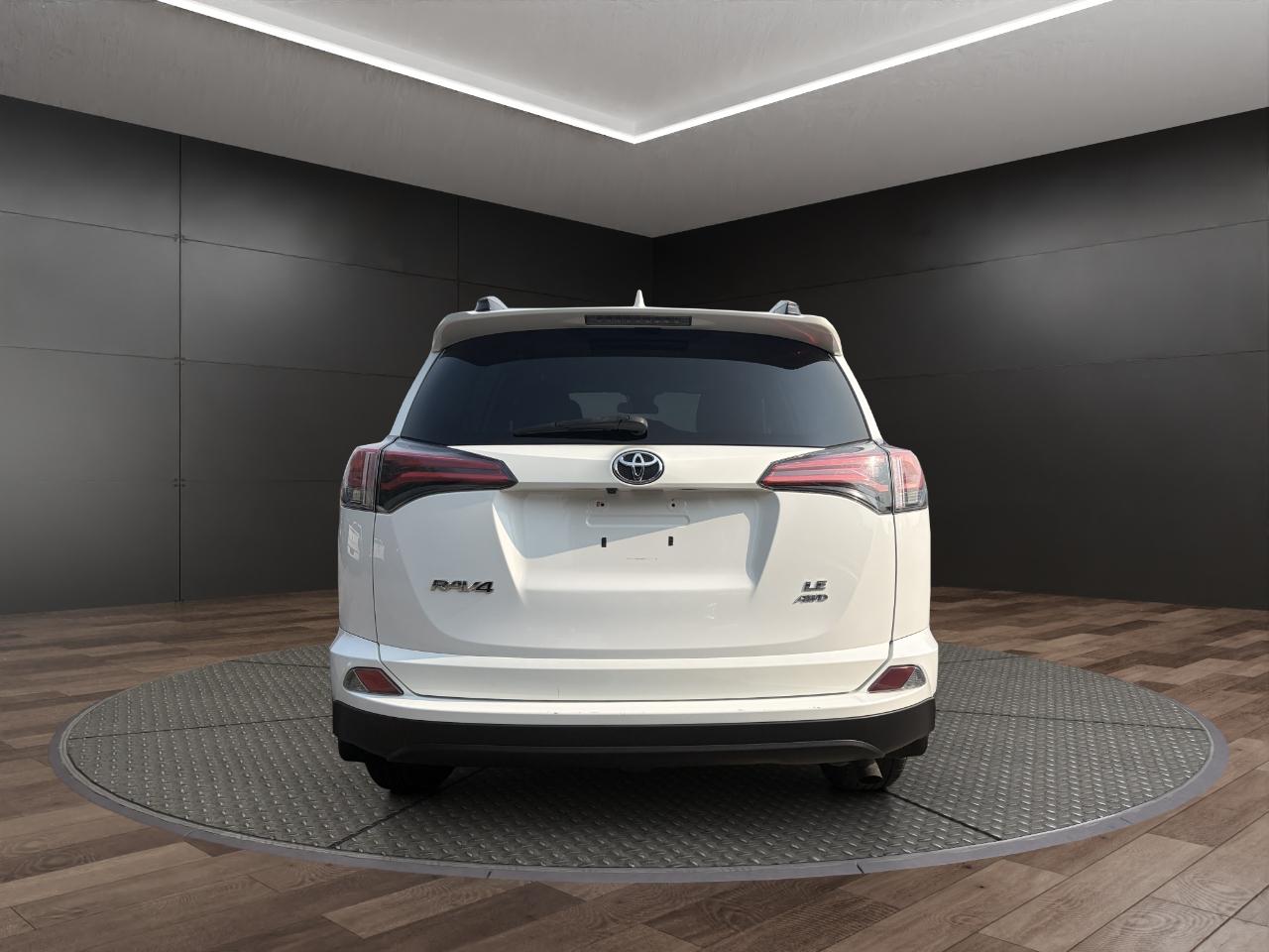 Toyota RAV4 LE AWD (Natl) 2017