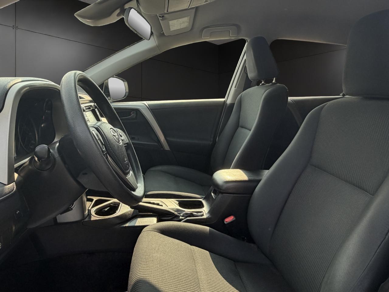 Toyota RAV4 LE AWD (Natl) 2017