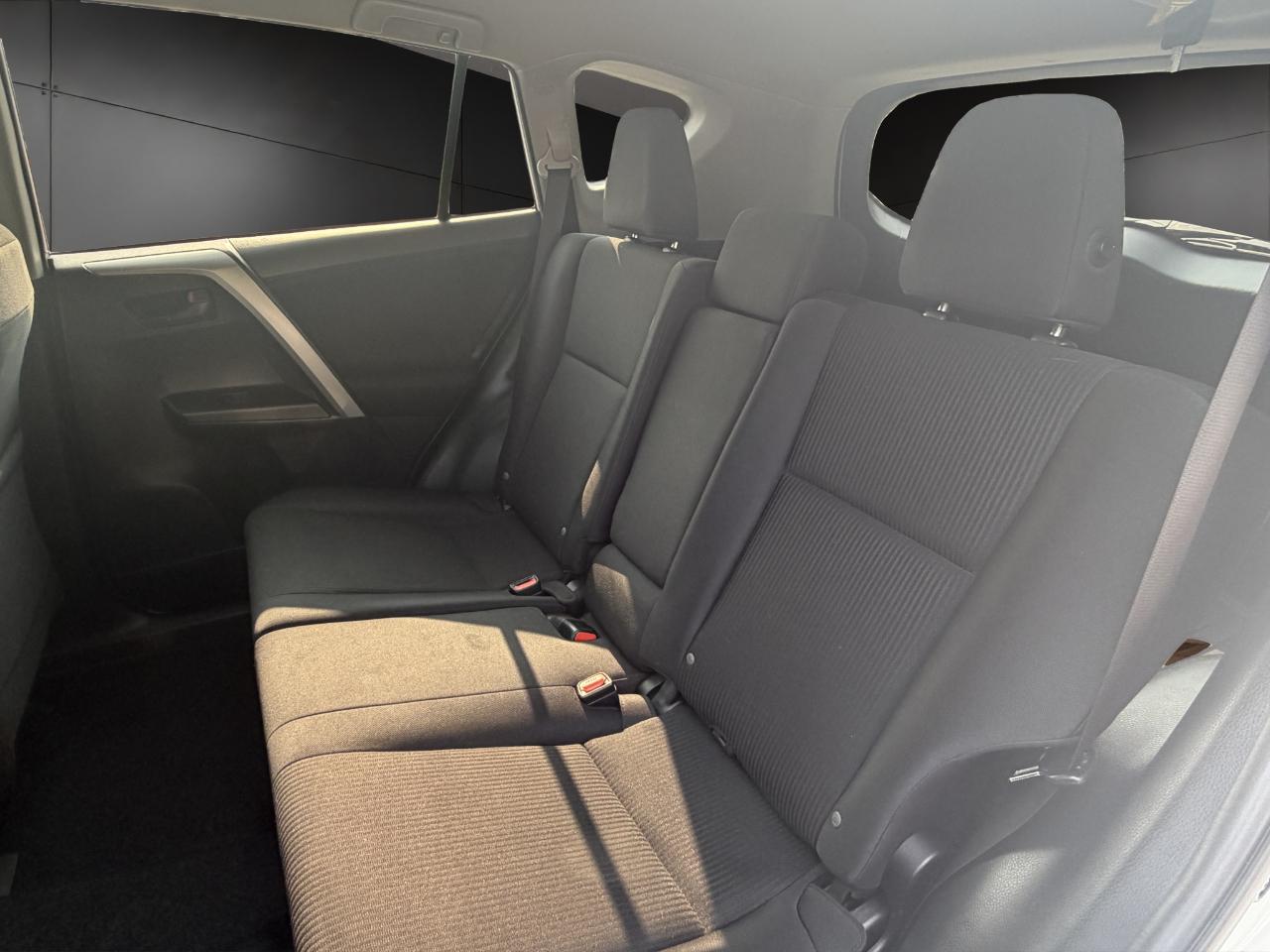Toyota RAV4 LE AWD (Natl) 2017