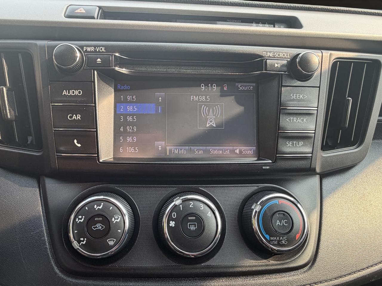 Toyota RAV4 LE AWD (Natl) 2017