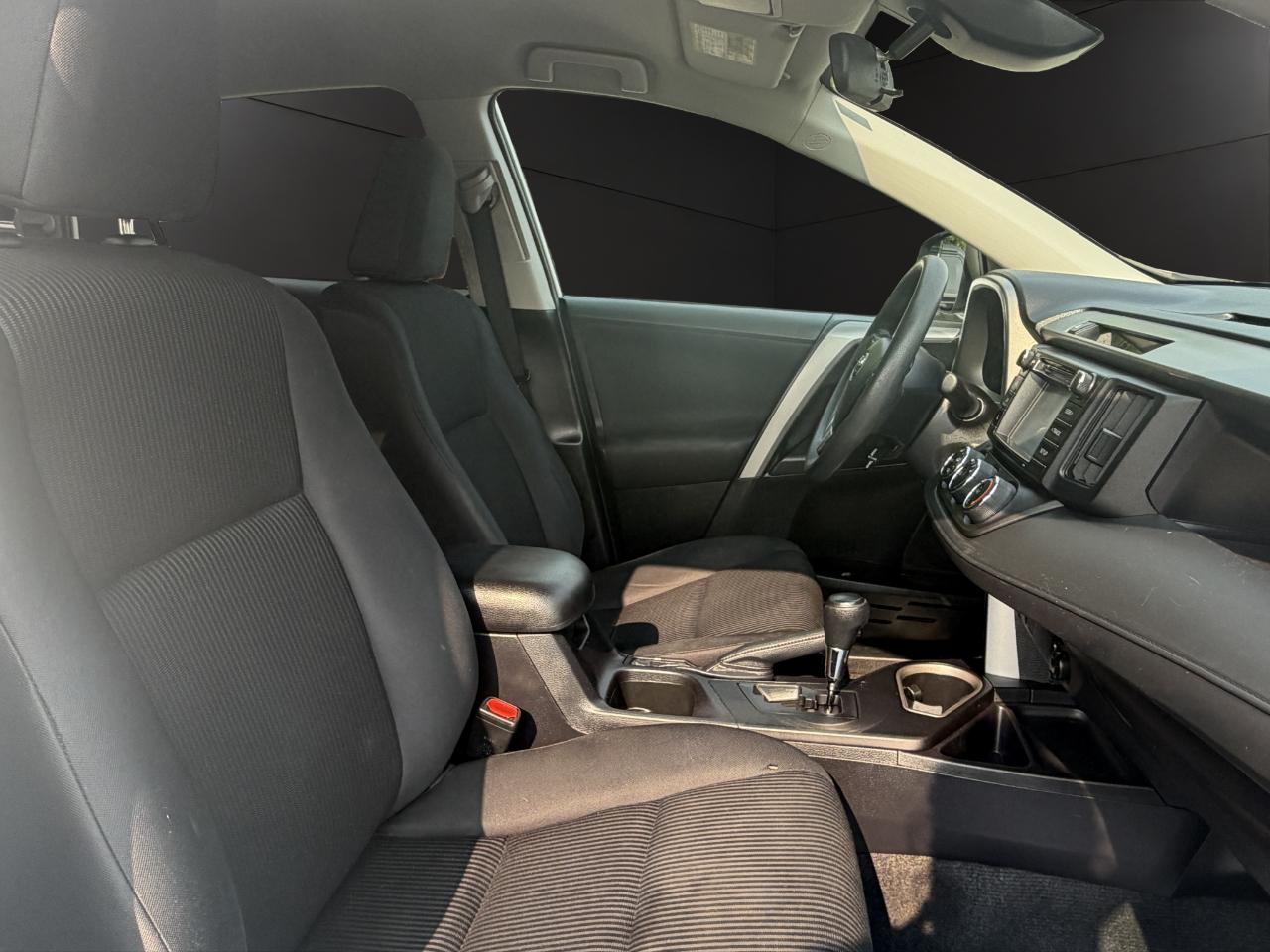 Toyota RAV4 LE AWD (Natl) 2017