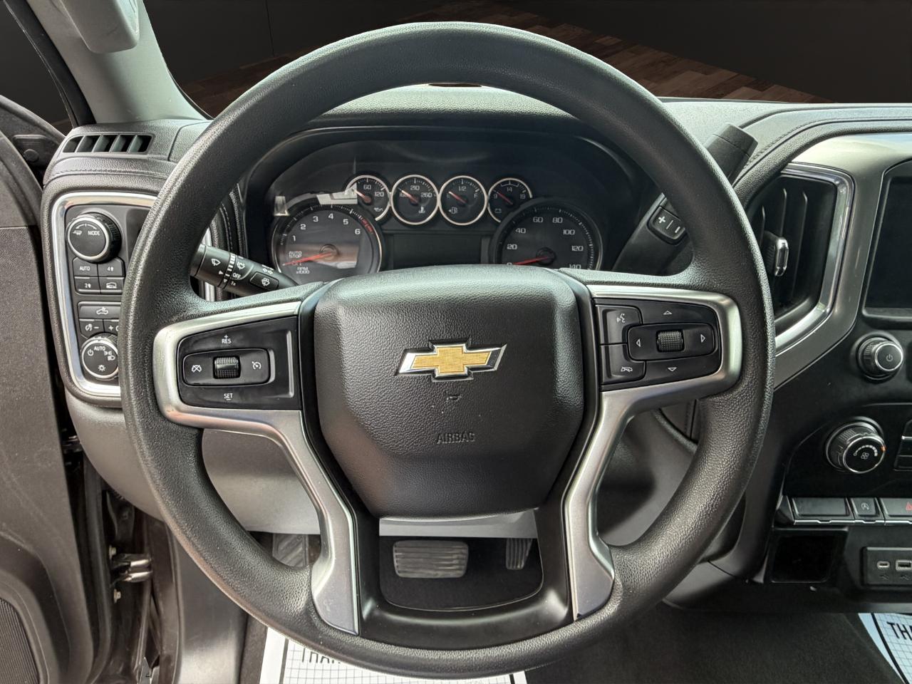 Chevrolet Silverado 1500 4WD Crew Cab 147" LT 2020