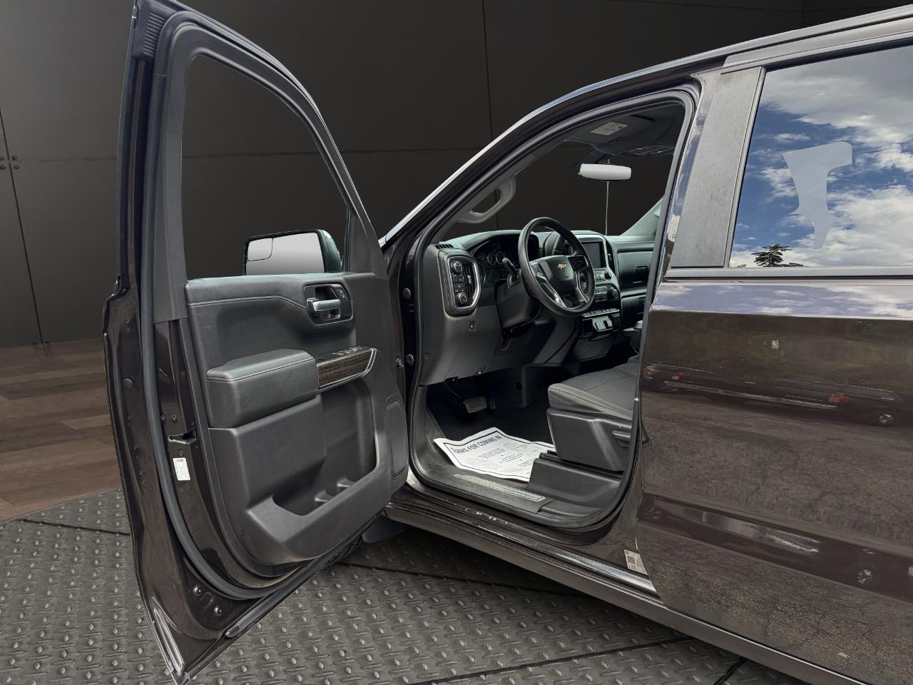 Chevrolet Silverado 1500 4WD Crew Cab 147" LT 2020