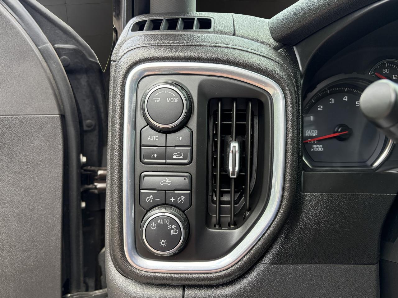 Chevrolet Silverado 1500 4WD Crew Cab 147" LT 2020