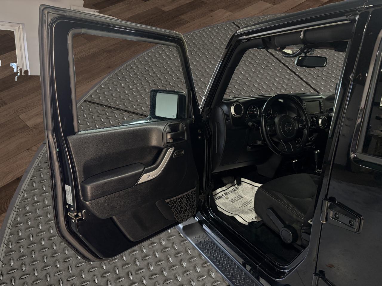 Jeep Wrangler Unlimited 4WD 4dr Sahara 2017