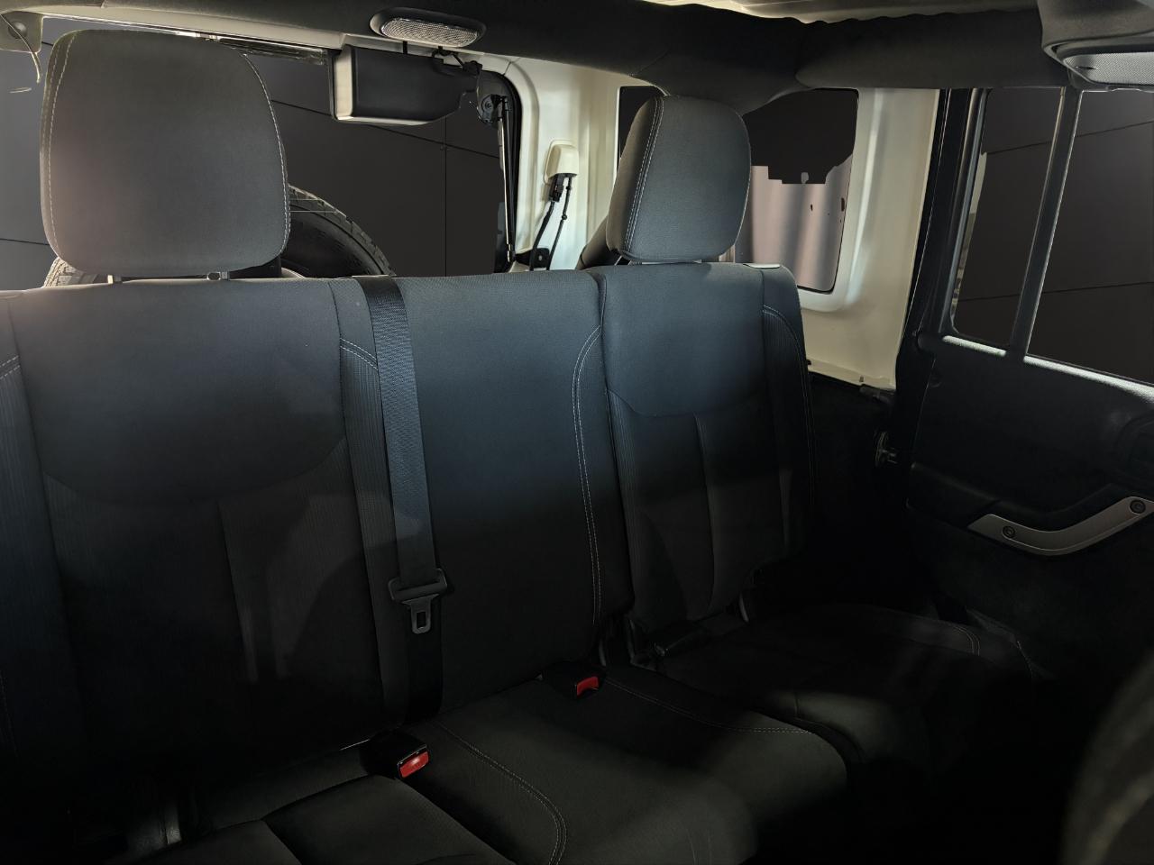 Jeep Wrangler Unlimited 4WD 4dr Sahara 2017