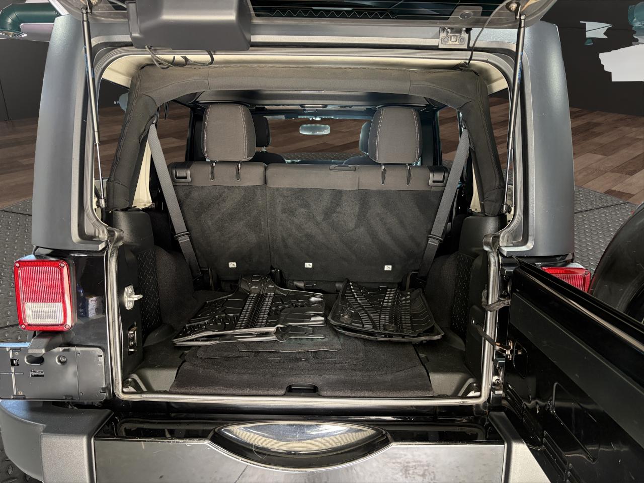 Jeep Wrangler Unlimited 4WD 4dr Sahara 2017