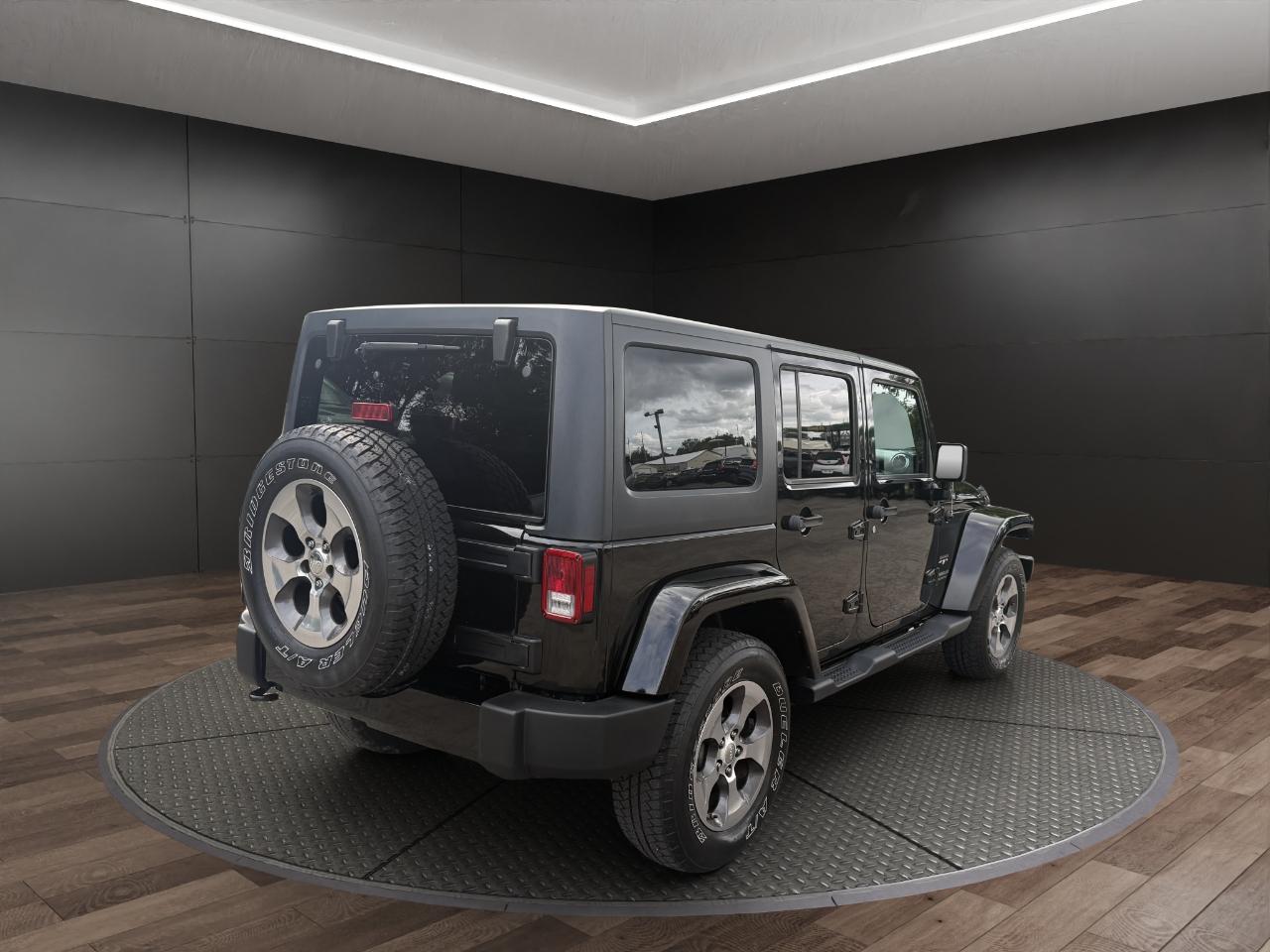 Jeep Wrangler Unlimited 4WD 4dr Sahara 2017