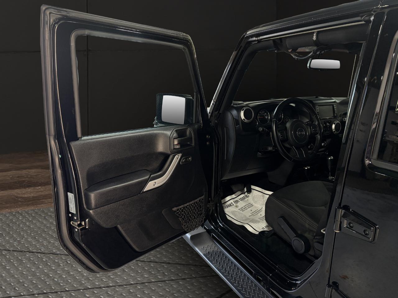 Jeep Wrangler Unlimited 4WD 4dr Sahara 2017