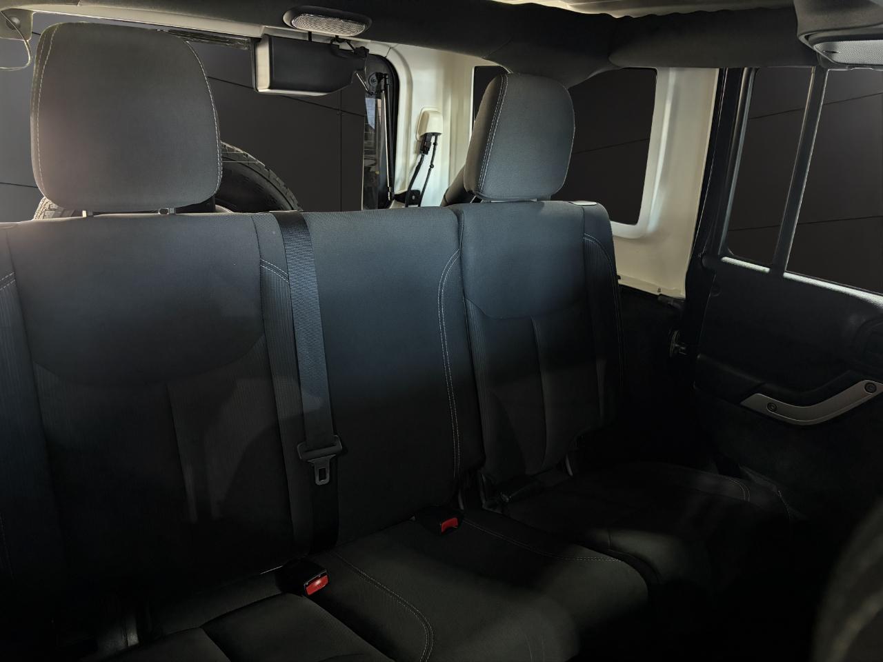 Jeep Wrangler Unlimited 4WD 4dr Sahara 2017