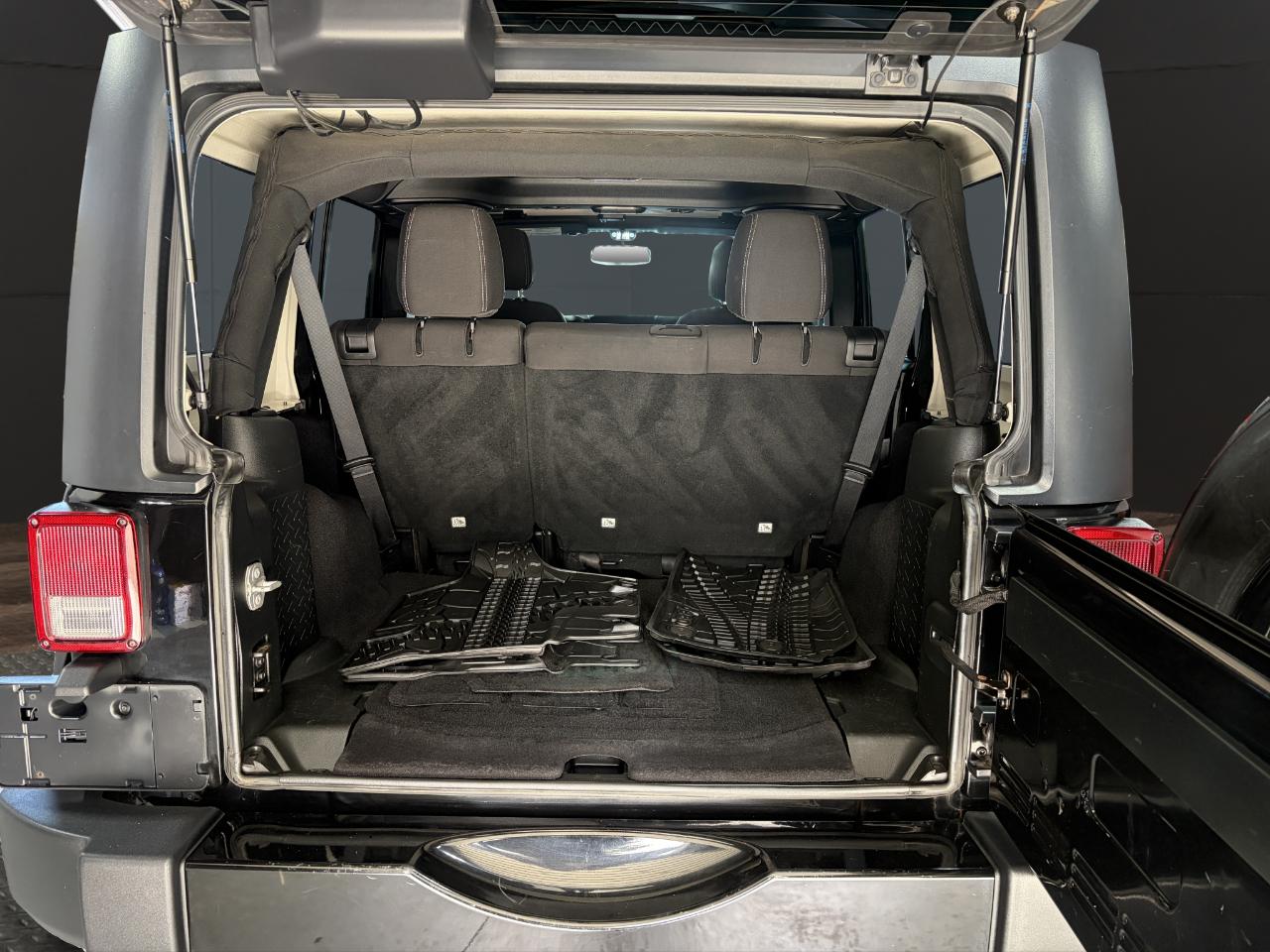 Jeep Wrangler Unlimited 4WD 4dr Sahara 2017