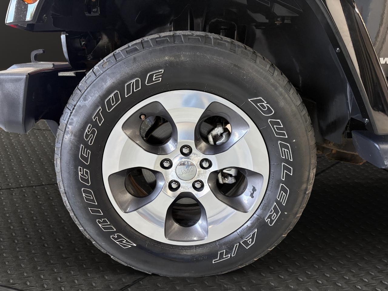 Jeep Wrangler Unlimited 4WD 4dr Sahara 2017