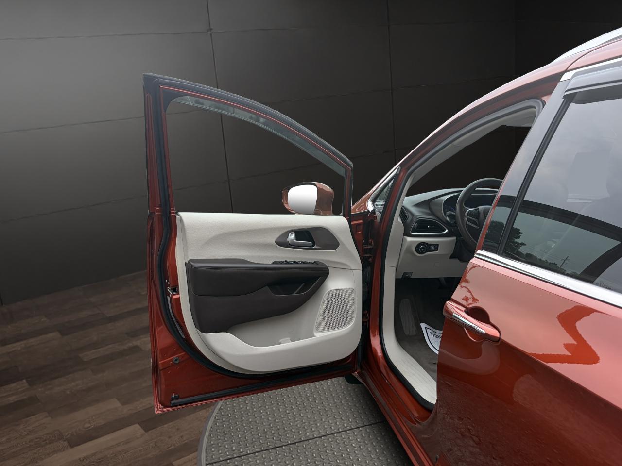 Chrysler Pacifica Touring L Plus FWD 2018