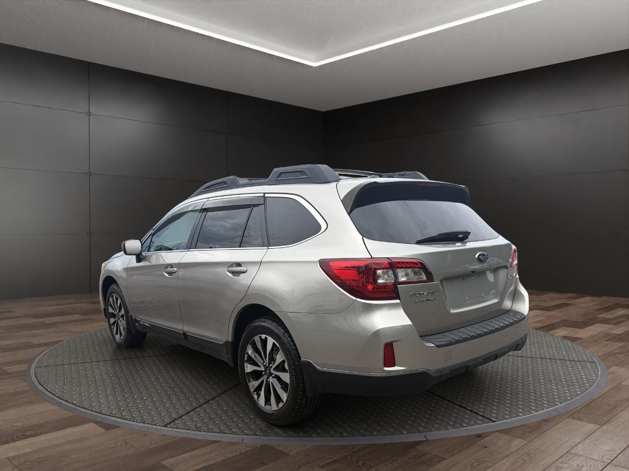 Subaru Outback 4dr Wgn 2.5i Limited PZEV 2015