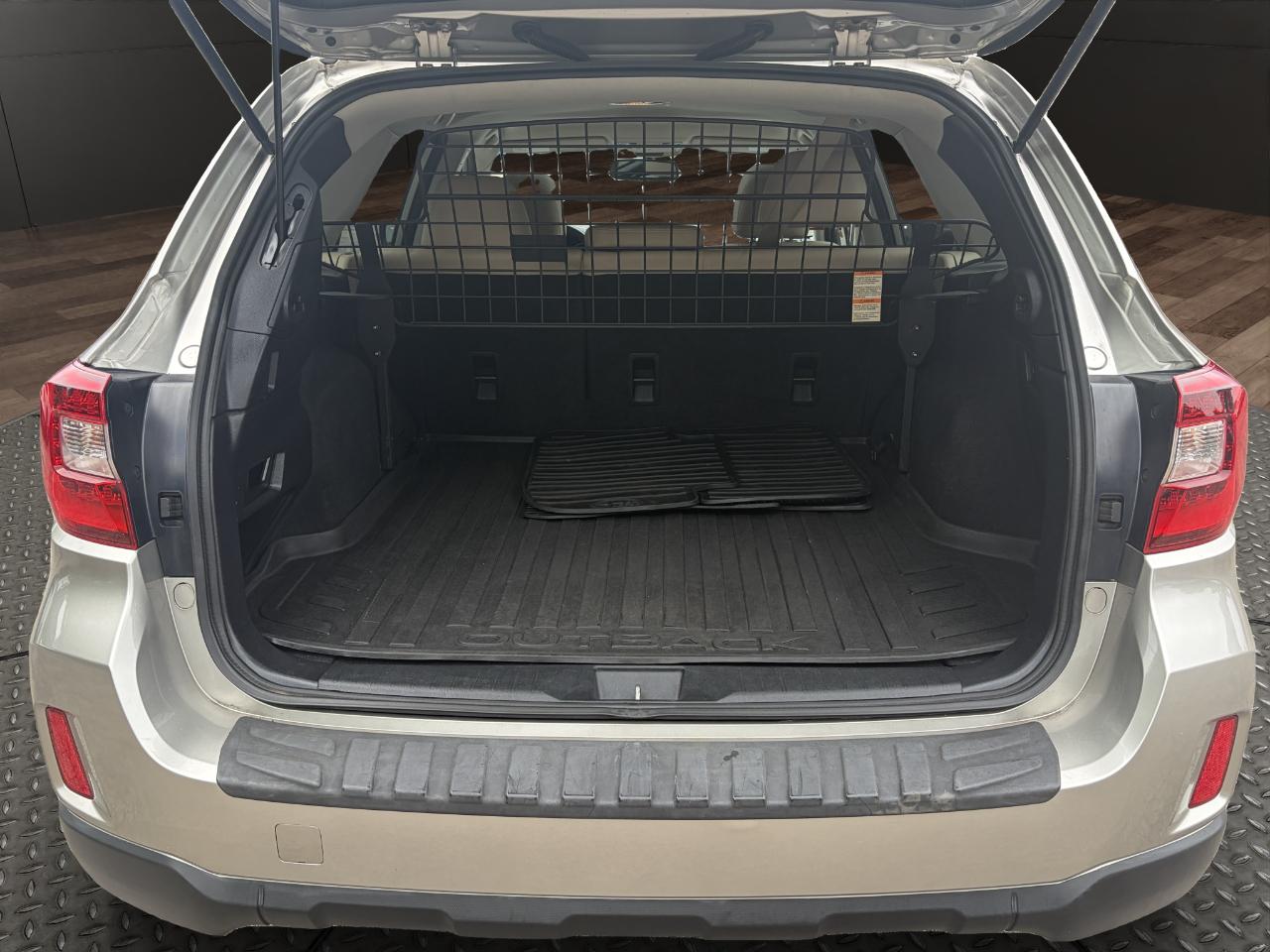 Subaru Outback 4dr Wgn 2.5i Limited PZEV 2015